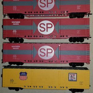 HO Scale 4 bachmann lumber boxcars